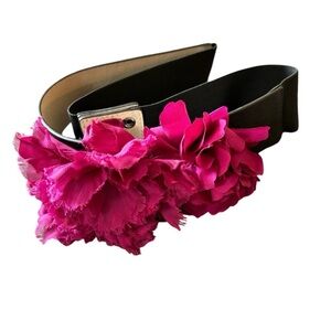 White House Black Market WHBM Black Stretch Belt Dark Rose Faux Flower L Lined